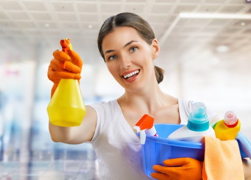 Professional carpet cleaner in W14 restoring a living room carpet